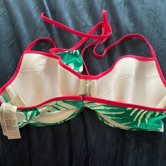 Hollister swim top - Picture 2 of 3